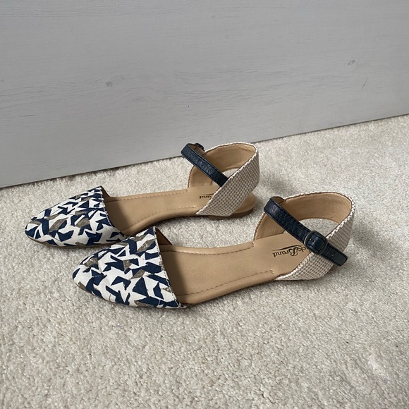 **LUCKY BRAND FLATS** - Picture 3 of 6